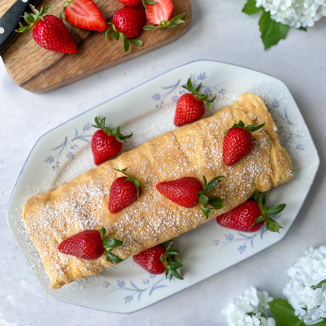 Fruchtige Erdbeerbiskuitrolle – Principessa's München GmbH Fruchtige Erdbeerbiskuitrolle – Principessa's München GmbH